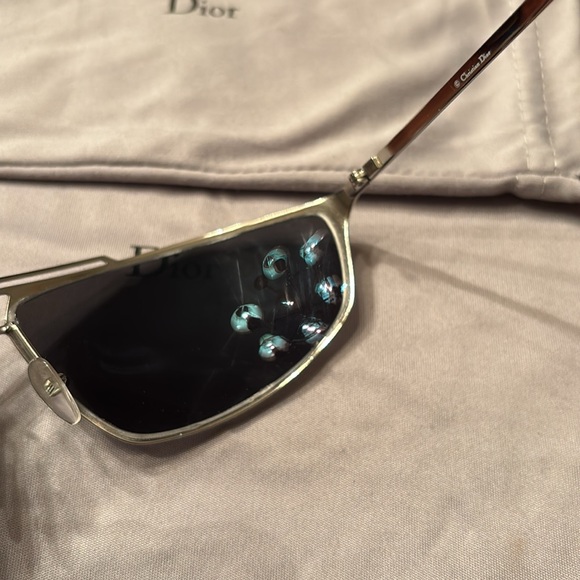 DIOR Estorile YN7KH Sunglasses, cleaning cloth, cloth pouch and case - Picture 10 of 16